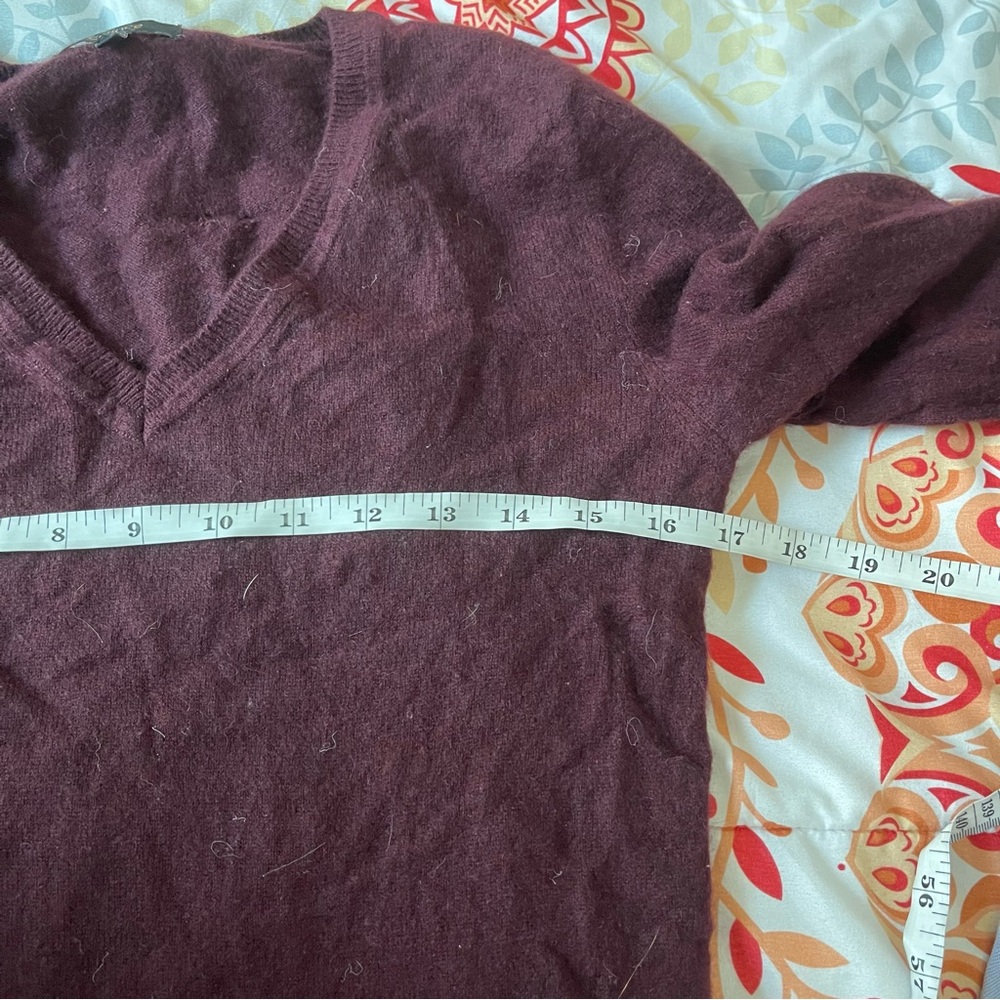 Quince Mongolian cashmere v neck sweater burgundy size small - Picture 6 of 8